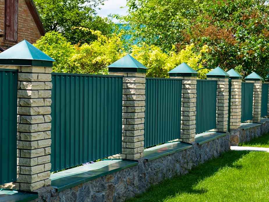 Corrugated Metal design fencing in San Antonio Texas