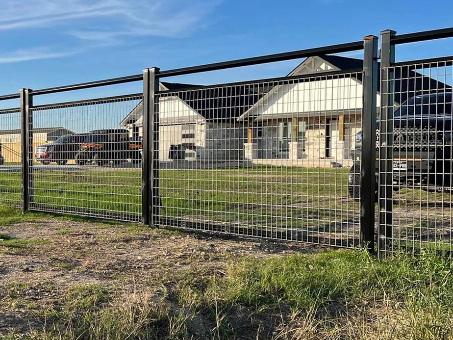 Farm metal fence company in the San Antonio Texas area.