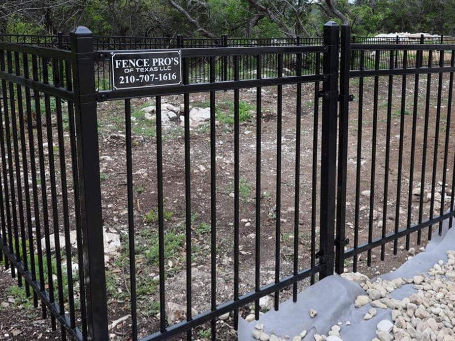 aluminum-fence-uses-pet-san-antonio-texas